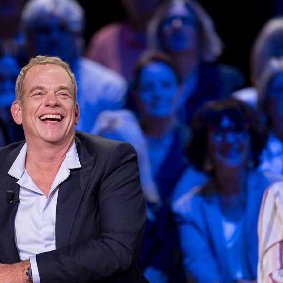 Exclusif - Garou lors de l'enregistrement de l'émission "La Boîte à secrets", présentée par F.Bollaert et diffusée le 26 septembre 2025 sur France 3, dans les studios du Lendit à Saint-Denis, Seine Saint-Denis, France, le 8 septembre 2025. © Pierre Perusseau/Bestimage