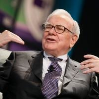 "De loin, le meilleur investissement que vous puissiez faire est…" : comment le milliardaire Warren Buffett a bâti son succès sur ce principe simple