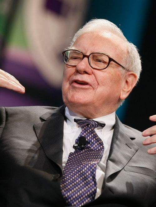 "De loin, le meilleur investissement que vous puissiez faire est…" : comment le milliardaire Warren Buffett a bâti son succès sur ce principe simple