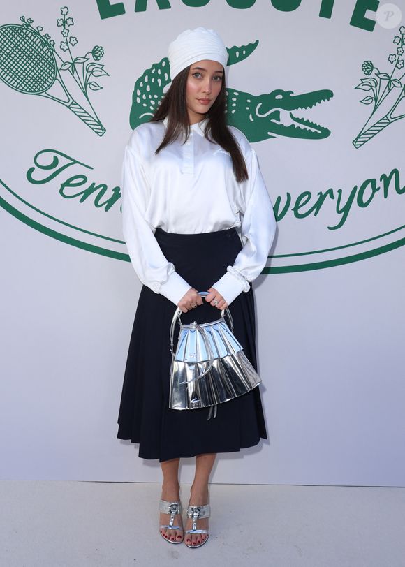 Hailey Sani au photocall du défilé Lacoste Collection Femme Prêt-à-Porter Printemps/Eté 2026 lors de la Fashion Week de Paris (PFW), au Lycée Carnot, à Paris, France, le 5 octobre 2025. © Sam Delpech/Bestimage
