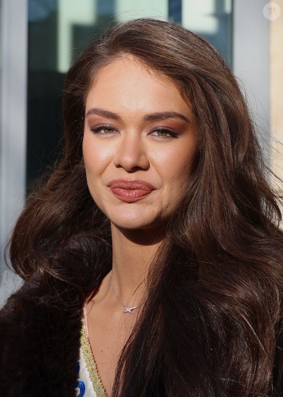 Malgré cette absence très remarquée, l'élection de Miss Midi-Pyrénées est bel et bien maintenue pour trouver celle qui convoitera la prochaine couronne nationale.

Exclusif - Miss France 2026 Hinaupoko Deveze
à sa sortie des studios de RTL, à Neuilly-sur-Seine, France, le 6 janvier 2026. © Bestimage