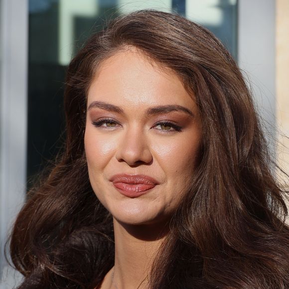Malgré cette absence très remarquée, l'élection de Miss Midi-Pyrénées est bel et bien maintenue pour trouver celle qui convoitera la prochaine couronne nationale.

Exclusif - Miss France 2026 Hinaupoko Deveze
à sa sortie des studios de RTL, à Neuilly-sur-Seine, France, le 6 janvier 2026. © Bestimage