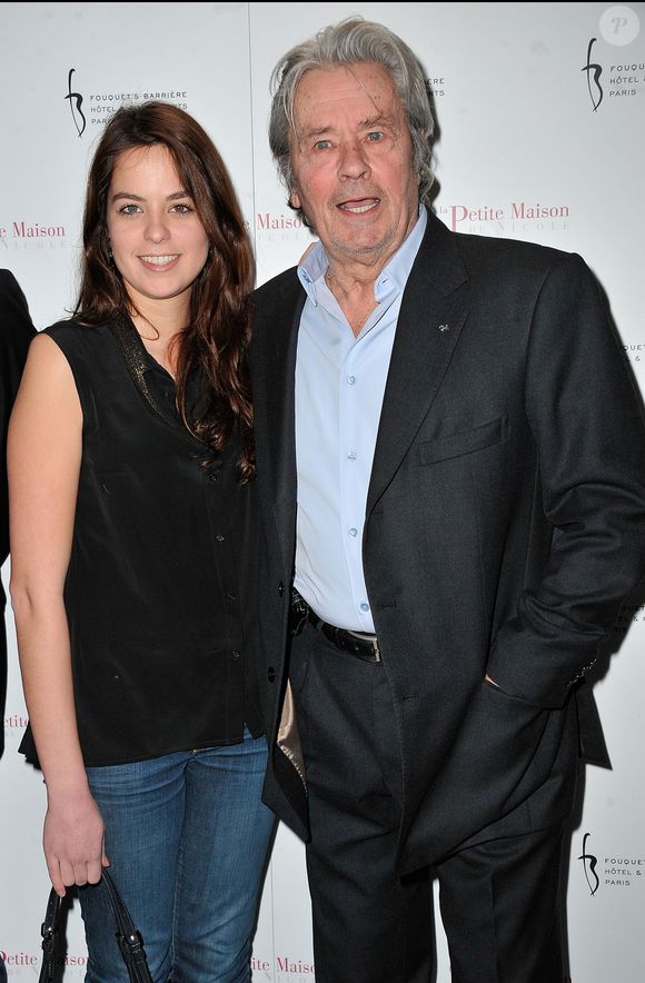 Alain Delon et sa fille Anouchka - Photocall de la 2eme soiree d'inauguration du restaurant de 'La Petite Maison Nicoise' a l'hotel Fouquet's Barriere a Paris le 22 Janvier 2013.
Agence / Bestimage