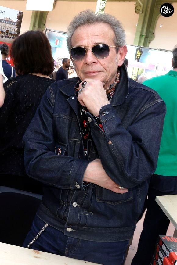 Auprès du "Parisien", l'ancien juré de "Nouvelle Star" raconte avoir été confronté à une scène particulièrement impressionnante. 

Philippe Manoeuvre lors du 5ème festival du Livre de Paris au Grand Palais à Paris, France, le 18 avril 2026. Les 17, 18 et 19 avril 2026, le Festival du livre de Paris célébrera les livres et la lecture, sous toutes ses formes, pour tous les publics. © Cédric Perrin/BestImage