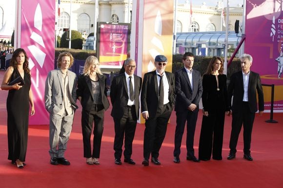 Le Jury, Sophie Letourneur, Alex Lutz, Léa Drucker, Yasmina Khadra, Arnaud Desplechin (président), Pierre Deladonchamps, Marine Vacth, Jean-Paul Civeyrac, - Les célébrités arrivent à la cérémonie d'ouverture de la 48ème édition du Festival du Cinéma Américain de Deauville, France, le 2 septembre 2022. © Denis Guignebourg/Bestimage