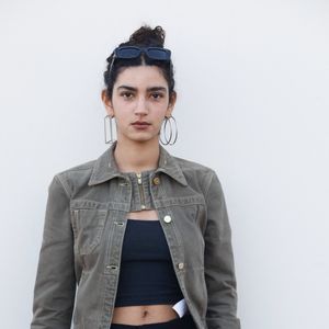Interviewée par Le Monde en avril 2024, l'étudiante diplômée en psychologie a parlé de son engouement pour cette art qu'elle pratique dans un atelier situé à Montreuil.

Nina Zem - Les célébrités au photocall du défilé Jacquemus  pour la présentatation de la toute dernière collection “Le Raphia” au Bourget, Seine-Saint-Denis (93), France, le 12 décembre 2022. Habitué à ne pas suivre le calendrier de la Fashion Week de Paris, le designer a présenté sa toute dernière collection “Le Raphia” avec l'une une de ses couleurs favorites : le beige. © Veeren-Clovis/Bestimage