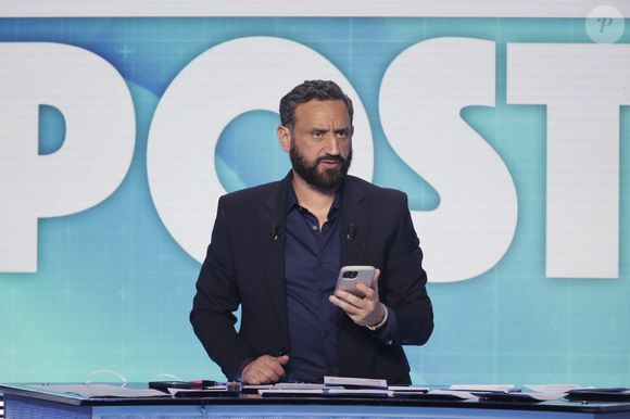 Exclusif - Cyril Hanouna, sur le plateau de l’émission « TPMP » présentée par C.Hanouna et diffusée en direct sur C8, Paris, France, le 25 fevrier 2025. © Jack Tribeca / Bestimage