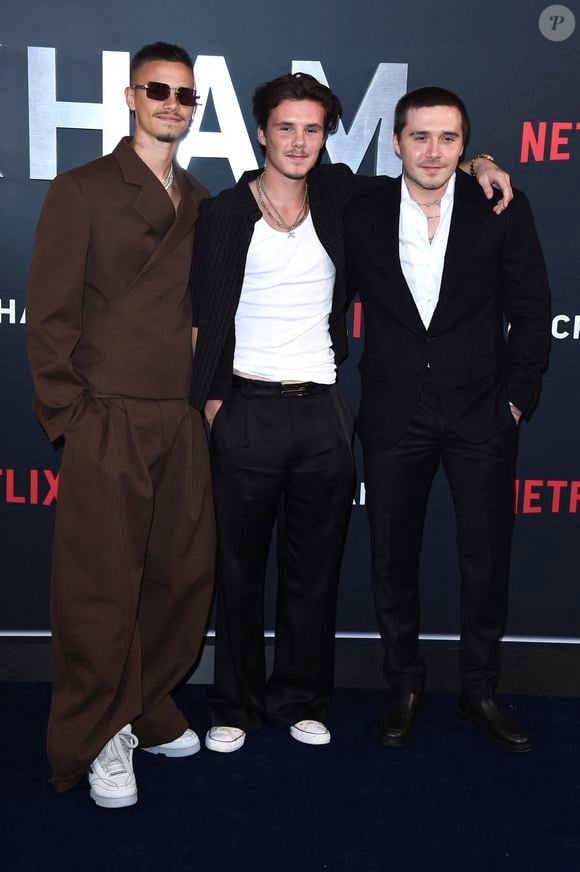 Romeo Beckham, Cruz Beckham et Brooklyn Peltz Beckham lors de la première de la série de films Netflix 'Beckham' au Curzon Mayfair. Londres, 03.10.2023. Action Press / Bestimage