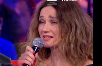 Marine Delterme chante et émerveille Stéphane Freiss et Patrick Bruel dans "Vivement dimanche" sur France 3. © France 3
