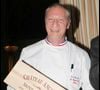 Le chef apprécie également cette relation entre trois générations, dont il estime que son fils peut tirer une véritable richesse.

Éric Frechon, chef 3 étoiles de l'Hôtel Bristol, lauréat 2012 des « Trois Coups de l'Angélus » — Remise des prix « Les Trois Coups de l'Angélus 2012 » au cours d'un dîner, dans les salons de l'Hôtel Bristol à Paris, pour la 6ᵉ année consécutive, le 19 mars 2012.