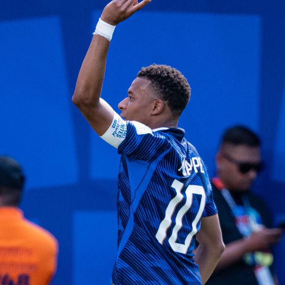 Avec 14 buts déjà inscrits, Kylian Mbappé n'est plus qu'à deux longueurs du record absolu en Coupe du monde (16), actuellement co-détenu par Miroslav Klose et Lionel Messi.

Le Français Kylian Mbappé exulte après avoir inscrit le premier but de son équipe  - Match du groupe I « France - Sénégal (3-1) » lors de la Coupe du monde de la FIFA 2026 (FIFA World Cup 2026) le 16 juin 2026. © PsnewZ/Bestimage