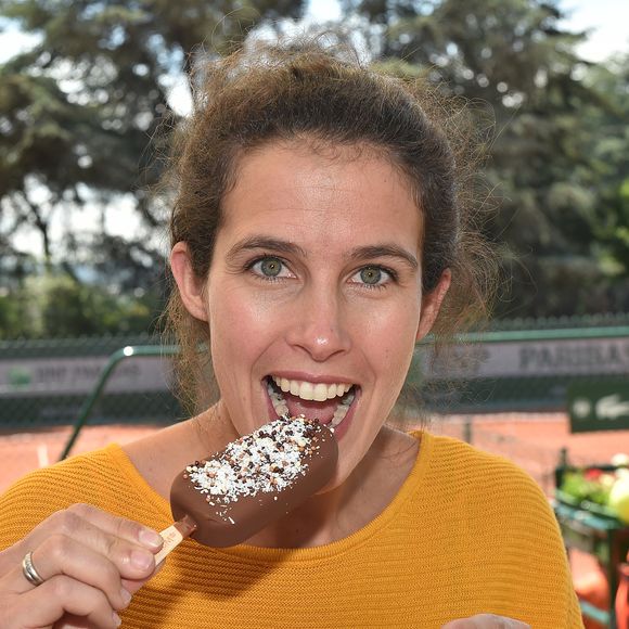 Exclusif - Clémence Castel au bar Magnum lors des Internationaux de France de Tennis de Roland Garros à Paris, le 7 juin 2018.
© Veeren/Bestimage