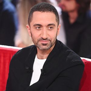 Suite aux graves accusations de violences portées par son ex-compagne Souailla, la direction de France Télévisions a pris la décision forte d'écarter Jimmy Mohamed de l'antenne. 

Exclusif - Jimmy Mohamed - Enregistrement de l'émission Vivement dimanche au studio Rive Gauche, présentée par M.Drucker sur France 3.  © Guillaume Gaffiot / Bestimage