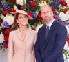 Kate et William ont retrouvé le sourire !

Le prince William, prince de Galles, et Catherine (Kate) Middleton, princesse de Galles - Le roi Charles III d'Angleterre et Camilla Parker Bowles, reine consort d'Angleterre, accueillent le couple présidentiel français le président Emmanuel Macron et sa femme la Première Dame Brigitte Macron sur Datchet road à Windsor, Royaume Uni.. © Dominique Jacovides/Bestimage