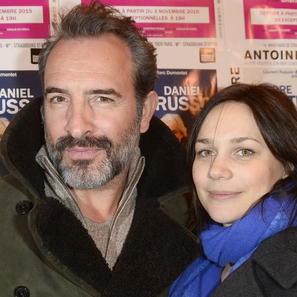 Jean Dujardin et sa compagne Nathalie Péchalat - Photocall de la générale de la pièce "L'être ou pas" au Théâtre Antoine à Paris le 21 mars 2016. © Coadic Guirec/Bestimage