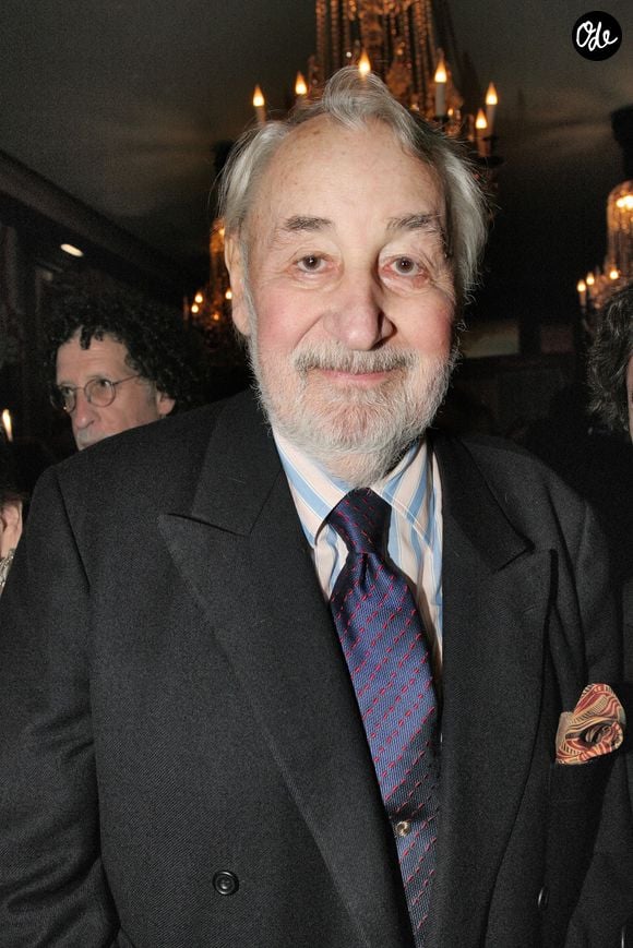 L'acteur français Philippe Noiret pose lors de la cérémonie de remise du « Prix Jean Gabin-Romy Schneider 2005 », qui s'est tenue au Fouquet's à Paris, en France, le 21 mars 2005. Cécile de France a reçu le « Prix Romy Schneider » et Clovis Cornillac le « Prix Jean Gabin ». Photo de Benoît Pinguet/ABACA.
