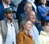 Jamel Debbouze avec son fils Léon, Anne Marivin avec son fils Léonard, Marc Ladreit de Lacharrière, dans les tribunes lors du match de Ligue 1 "PSG - Metz (5-0)" au Parc des Princes, le 21 mai 2022.