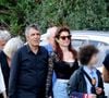 Il estime que son rôle de père, notamment auprès de son fils Léonard, a pris le dessus.

Julien Clerc, sa femme Hélène Grémillon et leur fils Léonard Clerc aux obsèques civiles du journaliste Gérard Leclerc au cimetière des Trois-Moutiers à Loudun, dans la Vienne, France, le 24 août 2023.

© Dominique Jacovides/Bestimage