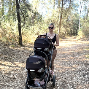 "Depuis 36 ans je viens à Jard sur Mer, c'est ma ville de cœur, je n'aurais jamais pensé y aller un jour avec mes deux bébés", a-t-elle écrit 

Photo Instagram de Kelly Vedovelli le 9 juillet 2026