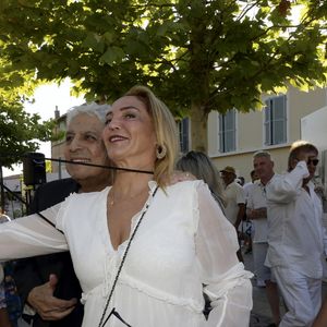 Exclusif - Singrid Campion, Enrico Macias - Personnalités à l'exposition photographique de Paris Match "Eddie Barclay — Saint-Tropez, le sens de la fête !" place Blanqui à Saint-Tropez le 11 juillet 2025.

© Sophie Louvet / Nice Matin / Bestimage