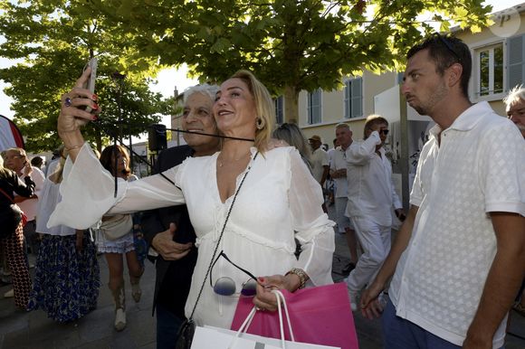 Exclusif - Singrid Campion, Enrico Macias - Personnalités à l'exposition photographique de Paris Match "Eddie Barclay — Saint-Tropez, le sens de la fête !" place Blanqui à Saint-Tropez le 11 juillet 2025.

© Sophie Louvet / Nice Matin / Bestimage
