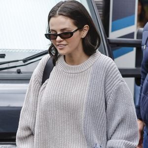 L'artiste s'est livrée sur son combat difficile pour stopper le vapotage, un geste qu'elle regrette amèrement.

Exclusif - Selena Gomez a été aperçue en train de quitter le plateau de tournage de la série "Only Murders in the Building" à Londres, le 27 mai 2026.

© Bestimage