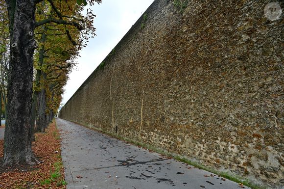L'ancien président sera "dans un quartier réservé aux personnes vulnérables, le QB4, surnommé à tort "le quartier VIP". Ce sont 18 cellules dans lesquelles on met les gens qu'on ne veut pas mélanger au reste de la détention"

Info - Nicolas Sarkozy bientôt en prison : une cellule réservée au centre pénitentiaire Paris-La Santé pour l'ancien président - Illustration du centre pénitentiaire Paris-La Santé dans le 14ème arrondissement de Paris, France, le 26 septembre 2025. © Christian Liewig/Bestimage