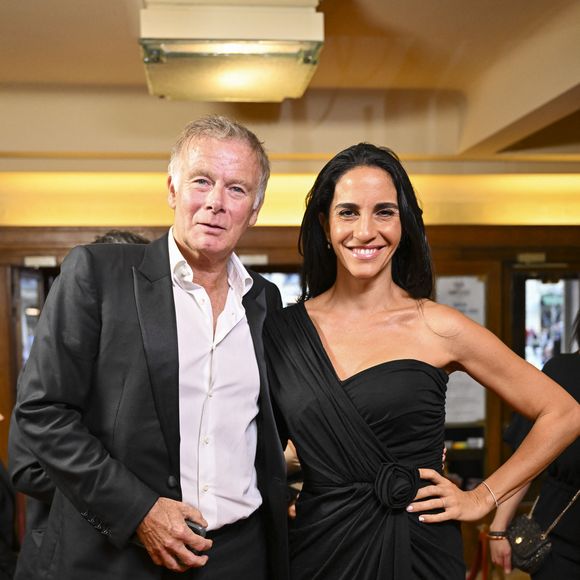 "J’y habite depuis plus de 20 ans. Je vivais dans un petit deux pièces du 18ème et je voulais déménager dans le quartier. L’agent immobilier m’a fait visiter un appartement à Neuilly dont je suis tombé amoureux."

Exclusif - Franck Dubosc et sa femme Danièle - Arrivées intérieures au "concerto pour la paix" de Omar Harfouch au théâtre des Champs Elysées à Paris le 18 septembre 2024.
© Perusseau / Tribeca / Bestimage