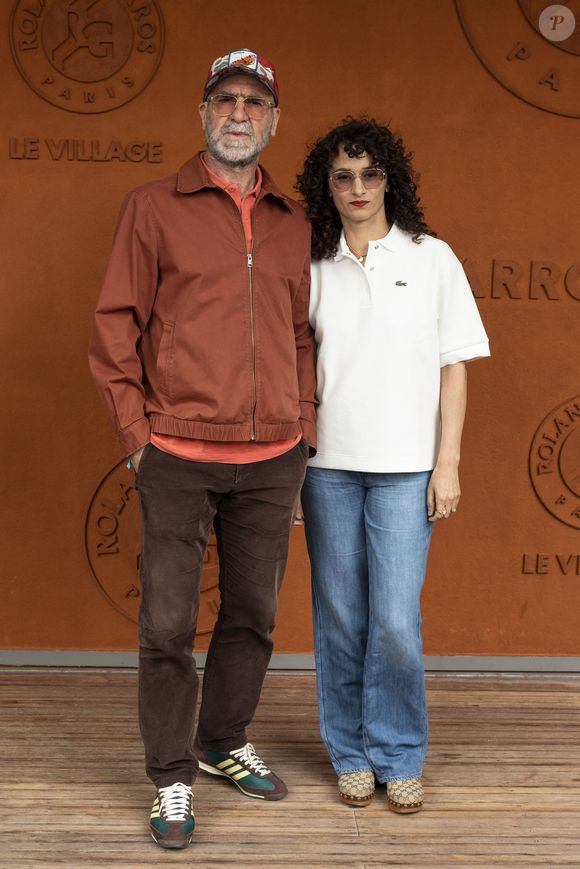 Eric Cantona et Rachida Brakni au village lors des Internationaux de France de Tennis de Roland Garros 2025, à Paris, France, le 7 juin 2025. Cyril Moreau/Bestimage