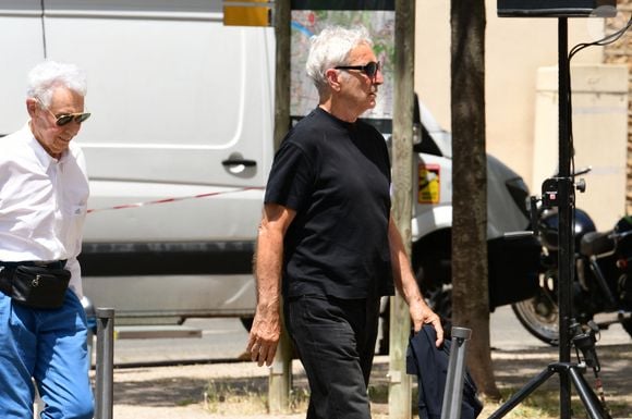 Raymond Domenech aux arrivées des Obsèques de Bernard Lacombe en l'église Saint-Louis de Fontaines-sur-Saône près de Lyon, France, le 25 juin 2025. © Romain Doucelin/Bestimage