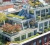 La résidence offre environ 565 m² habitables et plus de 300 m² d’espaces extérieurs.

Thierry Henry, légende du football français, a mis en vente son luxueux penthouse de New York, acheté en 2010 au moment de sa signature aux Red Bulls, contre 25 millions de dollars (22 millions d'euros). Photo par Sotheby's via Bestimage