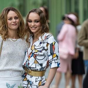 Vanessa Paradis et sa fille Lily-Rose Depp - Les célébrités au photocall du défilé "Chanel Cruise Collection 2020" au Grand Palais. Paris, le 3 mai 2019.
© Olivier Borde/Bestimage