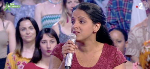 Cynthia, ancienne maestro de "N'oubliez pas les paroles" sur France 2.