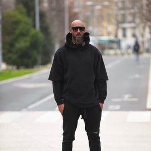 L'ancien footballeur international français, Nicolas Anelka collabore avec la marque de vêtements Biskuit Paris pour lancer la collection capsule "No Limit Anelka x Biscuit", disponible sur le site de casualwear. Le 14 février 2022.

Photo : Nicolas Anelka x Biskuit via Bestimage