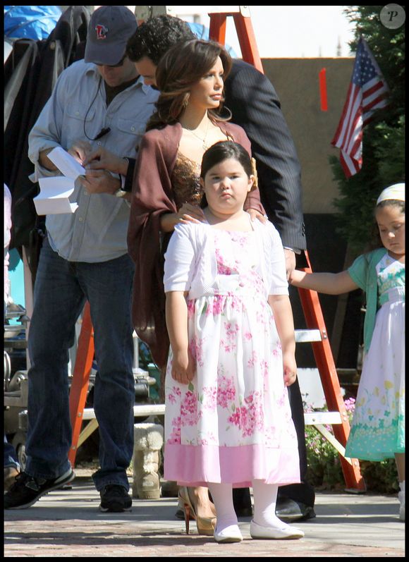 Eva Longoria, Ricardo Chavira, Madison de la Garza et Danielle Baltodano sur le tournage de la série "Desperate Housewives" @  FAME PICTURES / BESTIMAGE