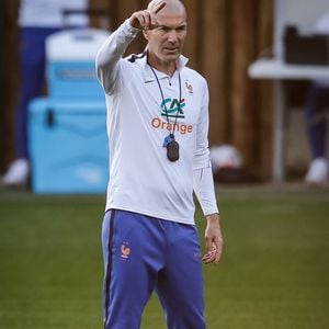 Zinédine Zidane - Entraînement de l'équipe de France en préparation de la Ligue des nations de l'UEFA 2026 au Centre national de Clairefontaine le 21 septembre 2026.  (Credit Image: © Matthieu Mirville/ZUMA Press Wire / Bestimage)