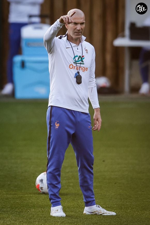 Zinédine Zidane - Entraînement de l'équipe de France en préparation de la Ligue des nations de l'UEFA 2026 au Centre national de Clairefontaine le 21 septembre 2026.  (Credit Image: © Matthieu Mirville/ZUMA Press Wire / Bestimage)