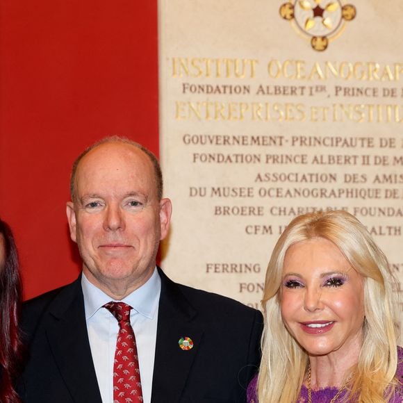 Le prince Albert II de Monaco avec Monika Bacardi et sa fille Maria Luisa - Le prince Albert II de Monaco était au Musée Océanographique de Monaco pour découvrir 3 nouvelles réalisations sur le parcours de visite du Musée, remercier les donateurs et mécénes et assister à la signature du renouvellement du partenariat avec la CFM Indosuez Wealth Management, le 24 octobre 2025. © Claudia Albuquerque / Bestimage