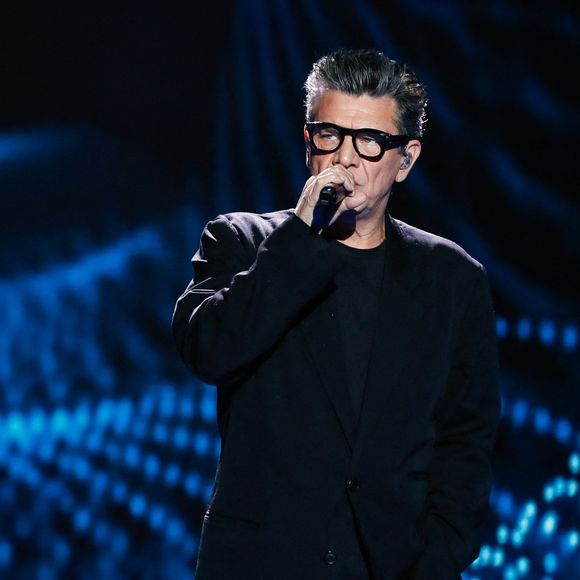 David Douillet a d'ailleurs été surpris par l’arrivée de Marc Lavoine sur le plateau, chantant "Toi mon amour". 

Exclusif - Marc Lavoine - Surprises - Enregistrement de l'émission "La Boîte à secrets", au Studio du Lendit, présentée par F.Bollaert et diffusée le 17 janvier sur France 3. Le 17 décembre 2024 © Christophe Clovis / Bestimage