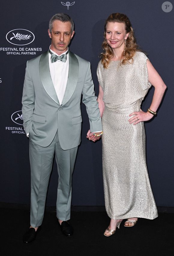 Jeremy Strong et Emma Wall lors de la remise des prix Kering Women in Motion, dans le cadre du 78ème Festival de Cannes, Place de la Castre. Crédit : Doug Peters/EMPICS