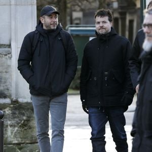 Exclusif - Nicolas Demorand, Ali Baddou - Sorties des obsèques de David Kessler au cimetière du Montparnasse à Paris le 11 février 2020. AGENCE / BESTIMAGE