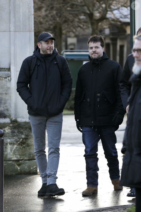 Exclusif - Nicolas Demorand, Ali Baddou - Sorties des obsèques de David Kessler au cimetière du Montparnasse à Paris le 11 février 2020. AGENCE / BESTIMAGE
