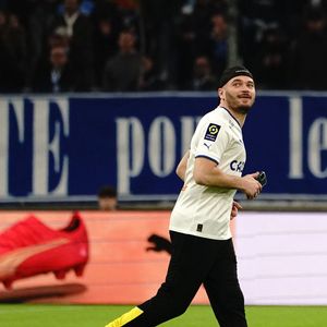 Le rappeur marseillais Jul lors du Match de championnat de Ligue 1 Uber Eats opposant l'Olympique Marseille (OM) au FC Lorient au Stade Vélodrome à Marseille, France, le 14 janvier 2023. © Norbert Scanella/Panoramic/Bestimage
