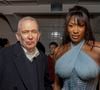 Elle porte une robe Jean Paul Gaultier, créée par celui qui l'a habillée pour le défilé Vogue
Aya Nakamura (bijoux Messika) avec Jean-Paul Gaultier au Front Row du défilé Jean-Paul Gaultier chez JPG Collection Haute Couture Printemps/Eté 2025 lors de la Fashion Week de Paris (PFW), France, le 29 janvier 2025. ©Bestimage