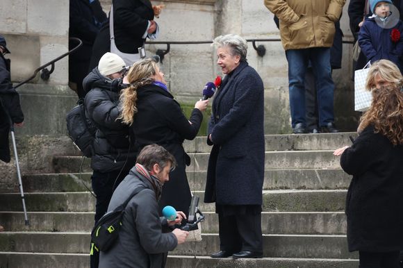 Françoise Laborde arrivant à la cérémonie des obsèques de Catherine Laborde à l'église Saint-Roch à Paris, France, le 6 février 2025. L'emblématique présentatrice météo de TF1 est décédée le 28 janvier 2025 à l'âge de 73 ans, des suites d'une démence à corps de Lewy, une maladie neurodégénérative dont Catherine Laborde souffrait depuis 2014. Photo par Jerome Domine/ABACAPRESS.COM