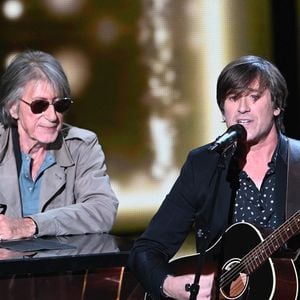 Jacques Dutronc (Victoire d'honneur) et Thomas Dutronc lors de la 37ème cérémonie des Victoires de la musique à la Seine musicale de Boulogne-Billancourt, le 11 février 2022.
© Guirec Coadic/Bestimage