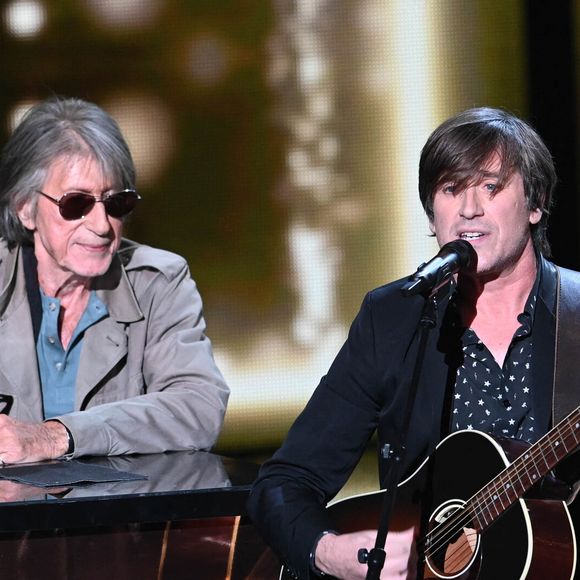 Jacques Dutronc (Victoire d'honneur) et Thomas Dutronc lors de la 37ème cérémonie des Victoires de la musique à la Seine musicale de Boulogne-Billancourt, le 11 février 2022.
© Guirec Coadic/Bestimage