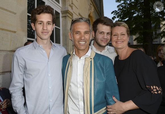 Maman de trois enfants avec son ex Paul Belmondo, elle a transmis sa passion pour la cuisine à Alessandro

Luana Belmondo et Paul Belmondo et leurs fils Paul Belmondo et ses fils Alessandro et Victor - Soirée du cinquième anniversaire du musée Paul Belmondo à Boulogne-Billancourt le 13 avril 2015.
©COADIC GUIREC / BESTIMAGE