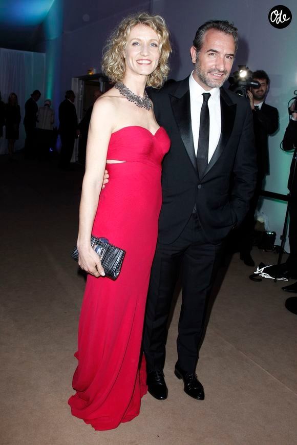 Depuis, la star de 55 ans fait fi des opinions des autres

Alexandra Lamy et Jean Dujardin - Dîner du 65e festival du film de Cannes le 20 mai 2012 BORDE-MOREAU / BESTIMAGE