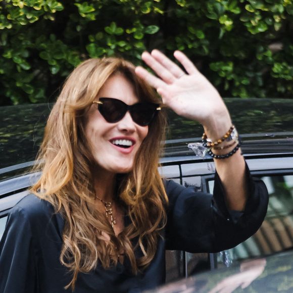 Carla Bruni-Sarkozy arrive au théâtre Dal Verme pour une performance live pendant le festival Worm Up ! Festival le 6 juillet 2024 à Milan, Italie. Photo by Alessandro Bremec/IPA/ABACAPRESS.COM